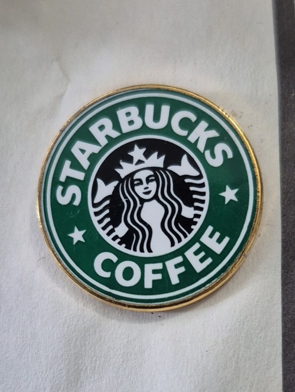 RARE Starbucks Green White Gold Round Memrmaid Logo Pin Pinnacle Designs